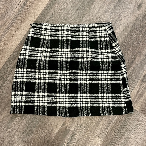 Abercrombie & Fitch Wool Mini Skirt, Black/White, 4, Gently Used - Picture 2 of 10